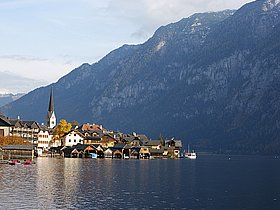 Hier sieht man das älteste Salzbergwerk der Welt, die Kinder finden mit dem Bergwerksführer gemeinsame Antworten auf die Fragen.