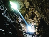 Hier sieht man die 500 Meter Lange Ötscher Tropfsteinhöhle. Hier entdeckt man eine Vielzahl an bizzaren Gesteinsformationen. 