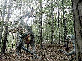 Das Foto zeigt einen Deinonychus im Styrassic Park. Einen der vielen lebensgroßen Sauerier die es hier zu bewundern gibt